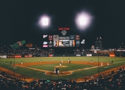 开云体育在线-铁骑踏破绿军防线，伦纳德无解单打诠释现代篮球终极答案