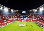 开云体育官网-赛道上的王者归来，汉密尔顿领衔梅赛德斯轻取阿斯顿马丁