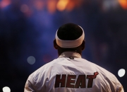 开云足球直播-福克斯的救赎之夜，篮网与马刺的宿命对决