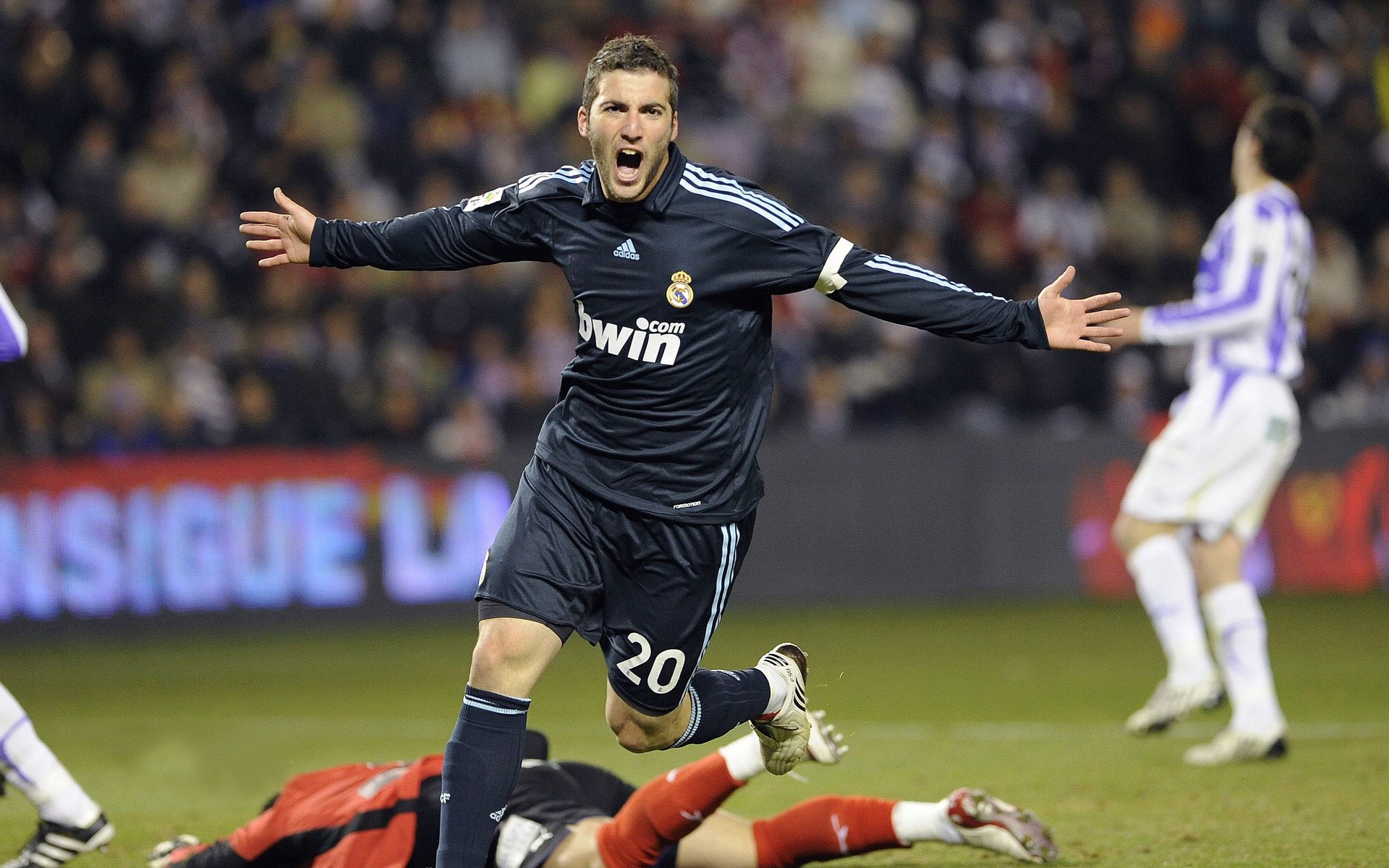 梅西独舞潘帕斯风暴,阿根廷轻取多特蒙德展露冠军相